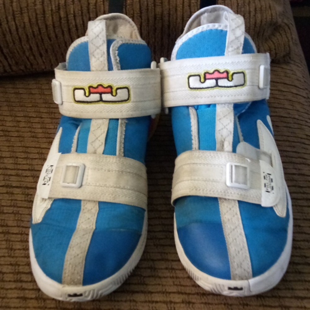 LeBron Nike shoes size 6.5 good condition